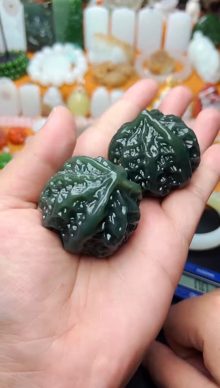 【闪购商品】和田玉摆件未镶嵌核桃一对 01