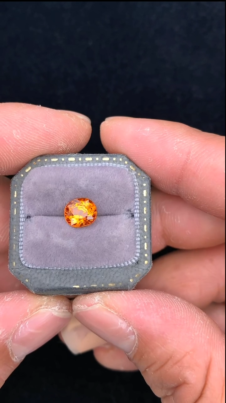 【闪购商品】石榴石（芬达石）裸石未镶嵌2克拉