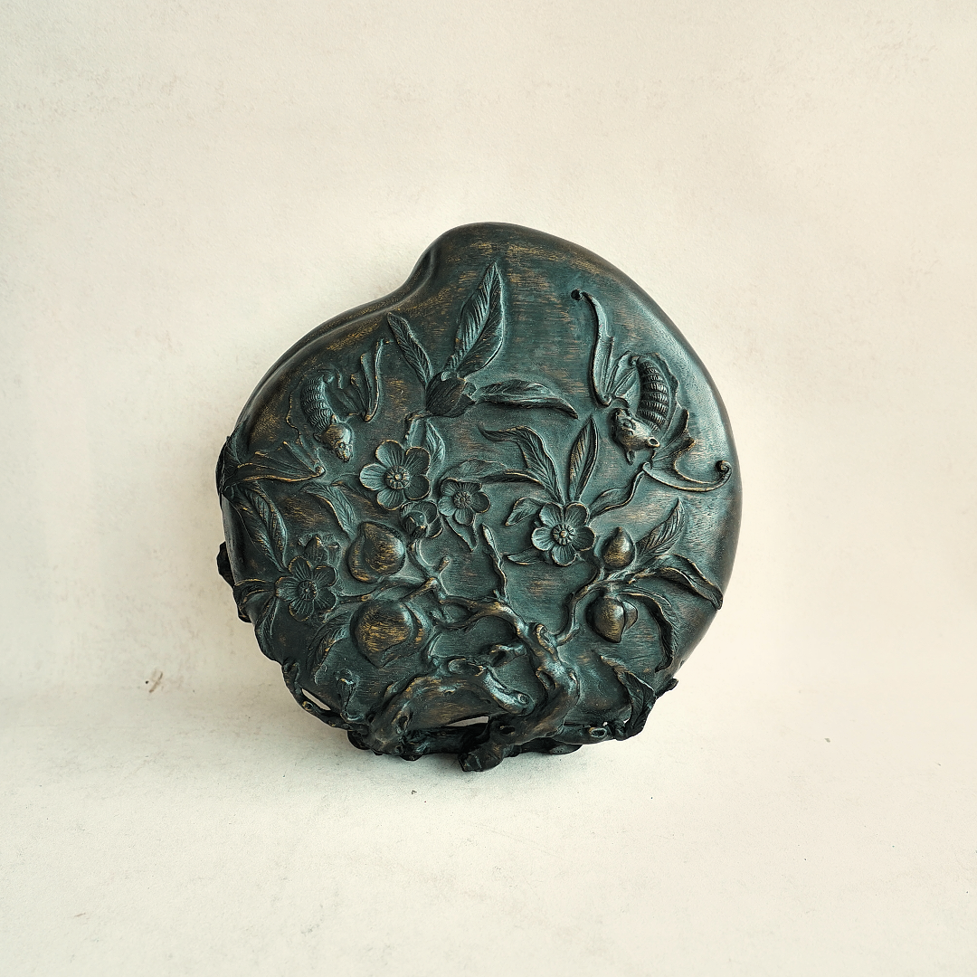 文华开物第82期拍品 14 清 沉香雕福寿纹捧盒