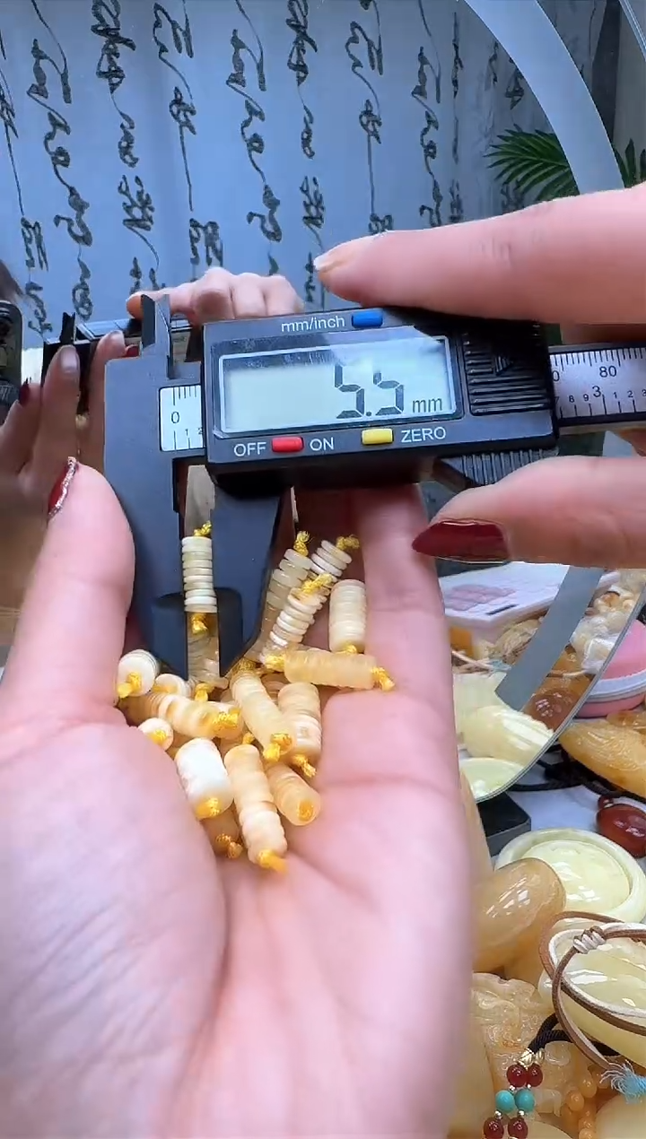 【闪购商品】琥珀裸石未镶嵌隔片  多样性发一