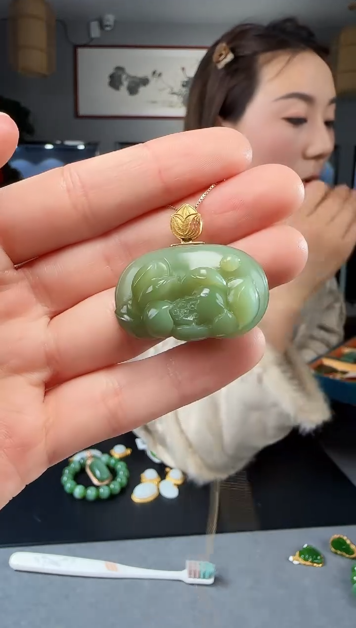 【闪购商品】和田玉吊坠(不含链)18K金镶嵌1