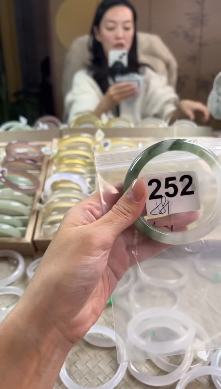 手镯玛瑙/玉髓未镶嵌252天山翠默认微抠