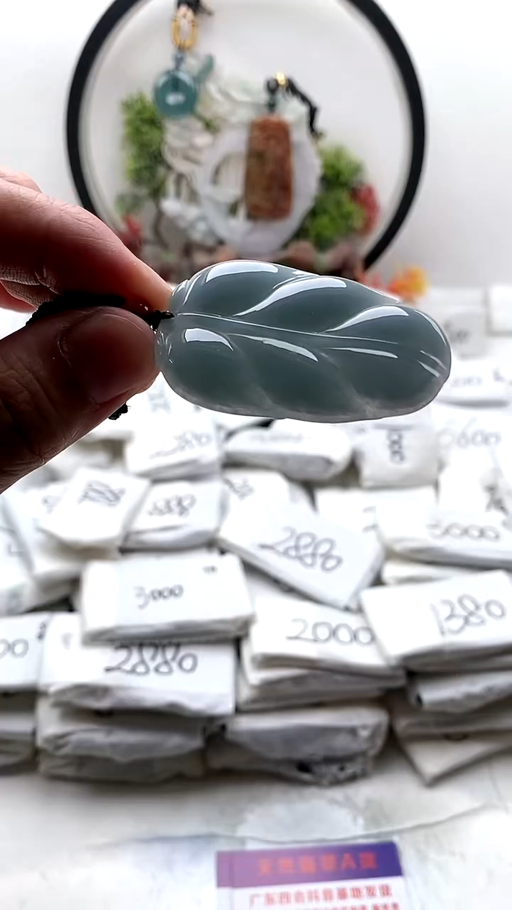 颈饰未镶嵌翡翠叶子