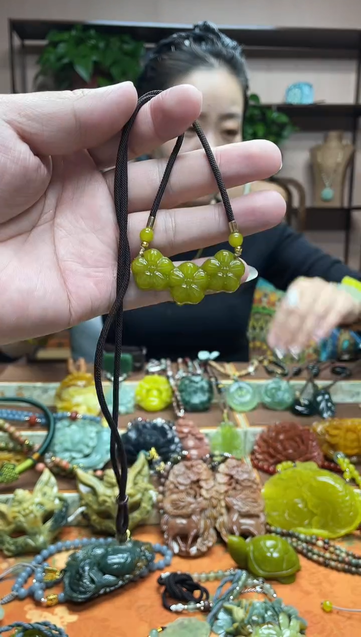 未镶嵌岫玉吊坠多样性发货发其中之一