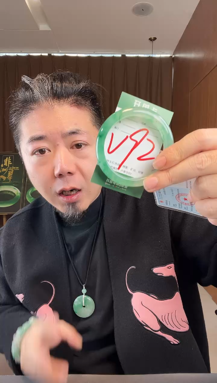 【闪购商品】石英质玉手镯未镶嵌非洲翠