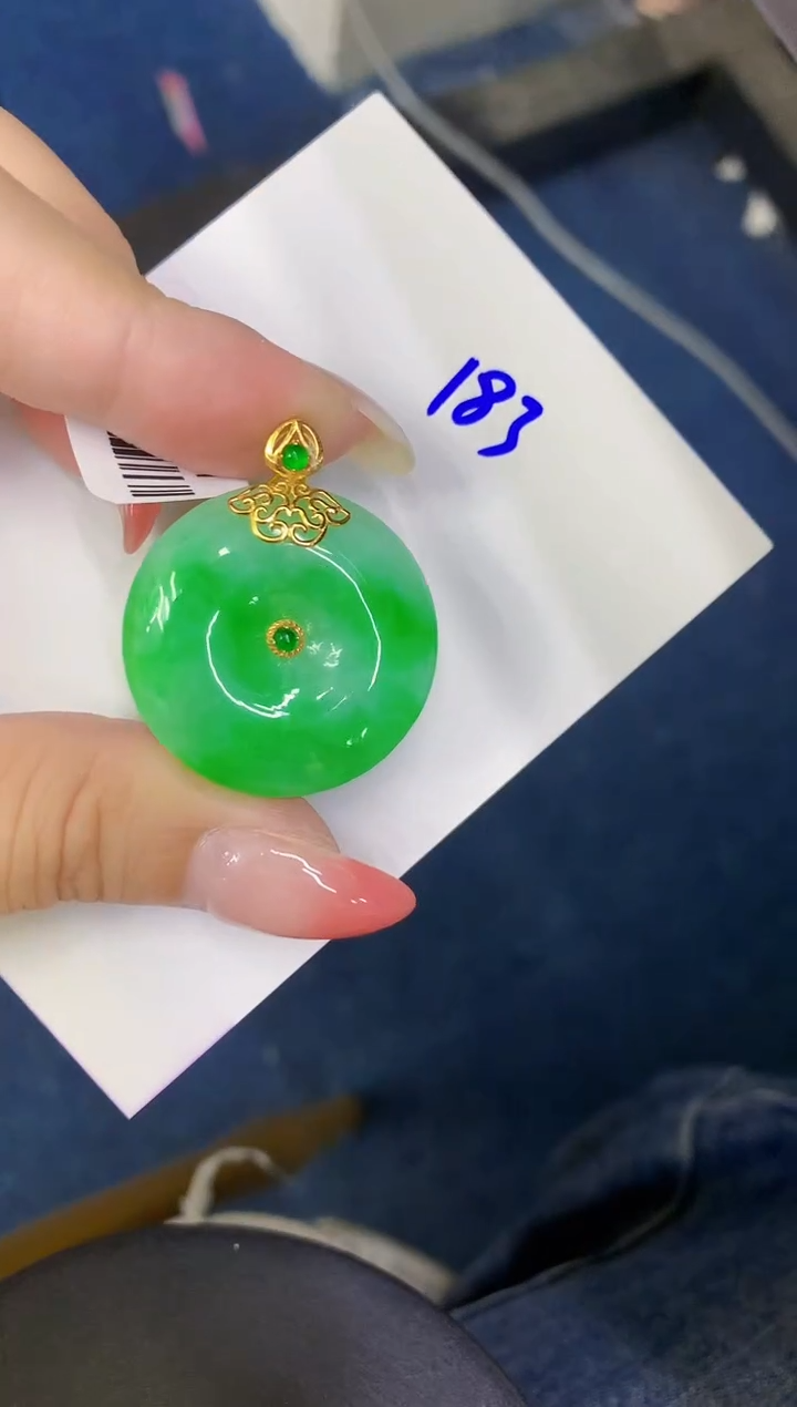 翡翠18K金镶嵌颈饰缅甸天然翡翠A货