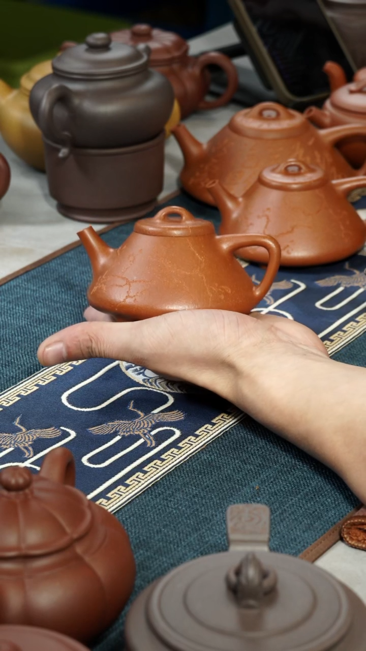 【闪购商品】紫砂茶壶子冶石瓢红降坡小鸟刻绘