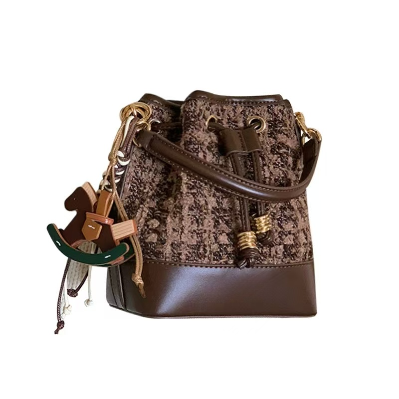 2025新款秋冬小香风水桶包包手提单肩包A9