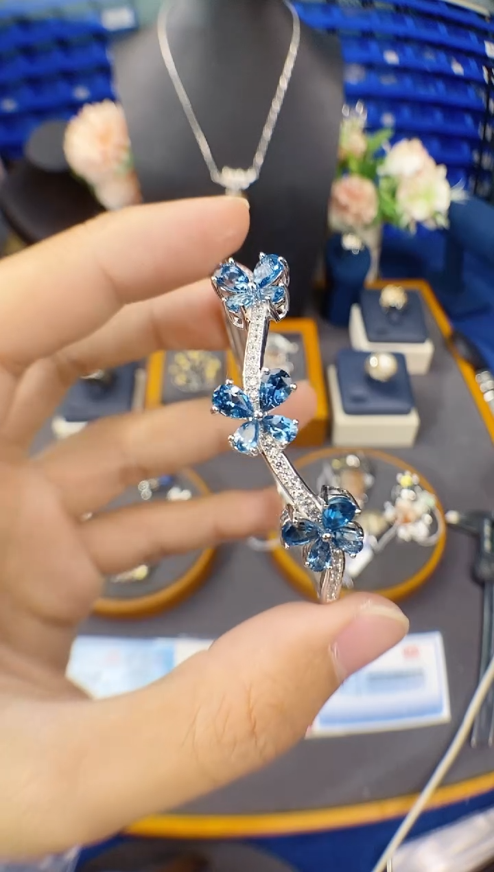 【闪购商品】托帕石手镯银S925镶嵌带证书