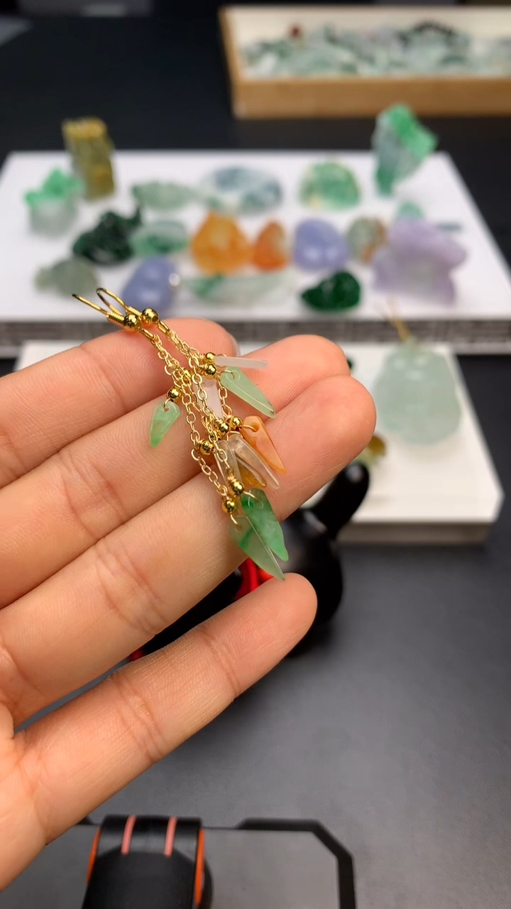 【闪购商品】翡翠颈饰未镶嵌             
