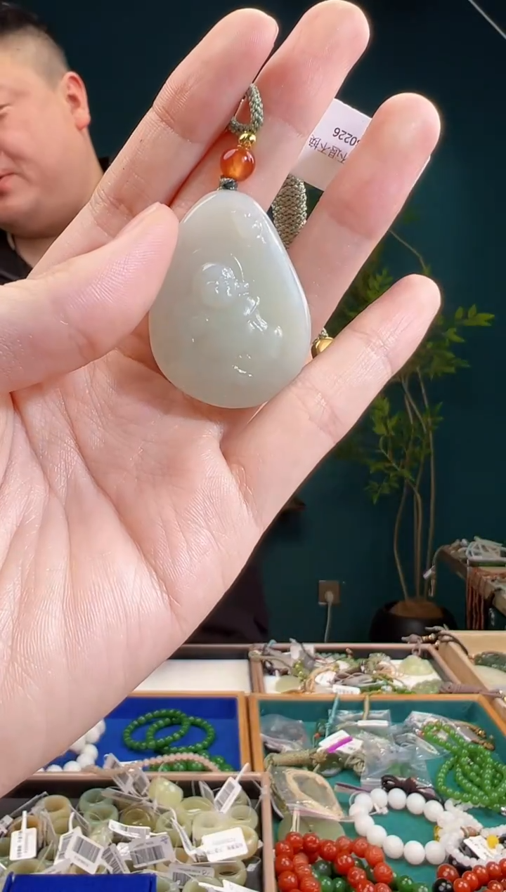 颈饰未镶嵌和田玉一物一证 拍一单发一个