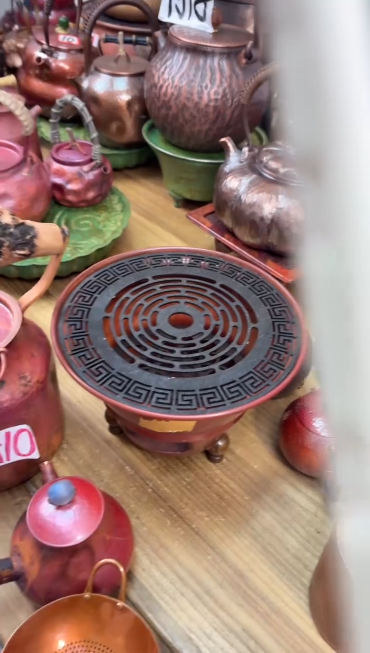 C***o火烧红三足炭炉   