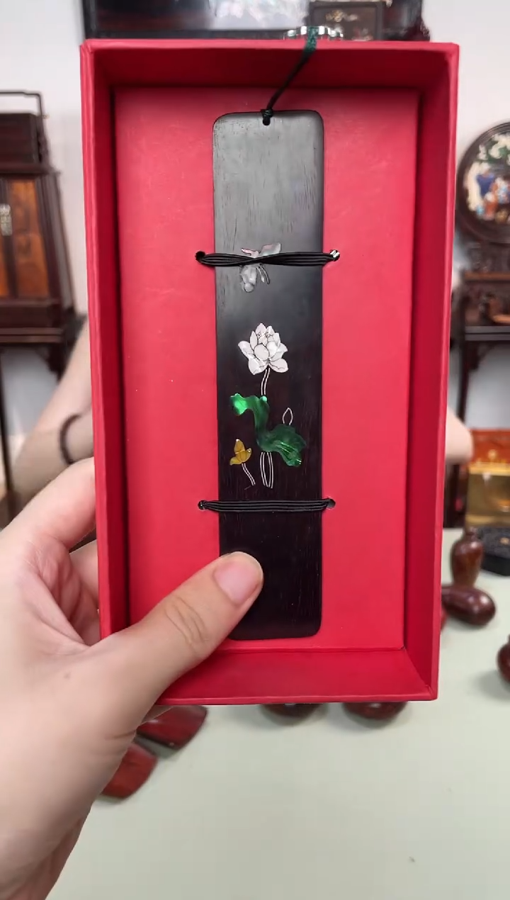 紫檀木类成套家具书签