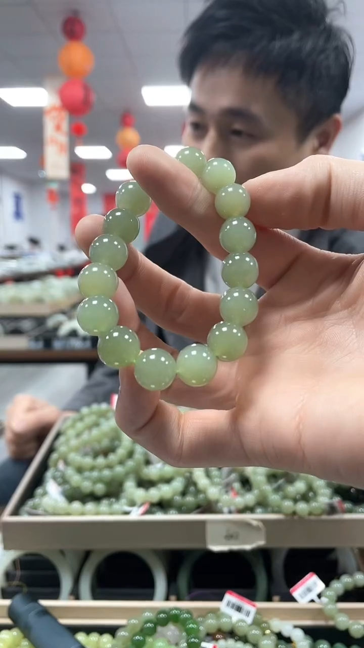 【闪购商品】和田玉手链未镶嵌湖水冻葡萄肉卡12手串一条