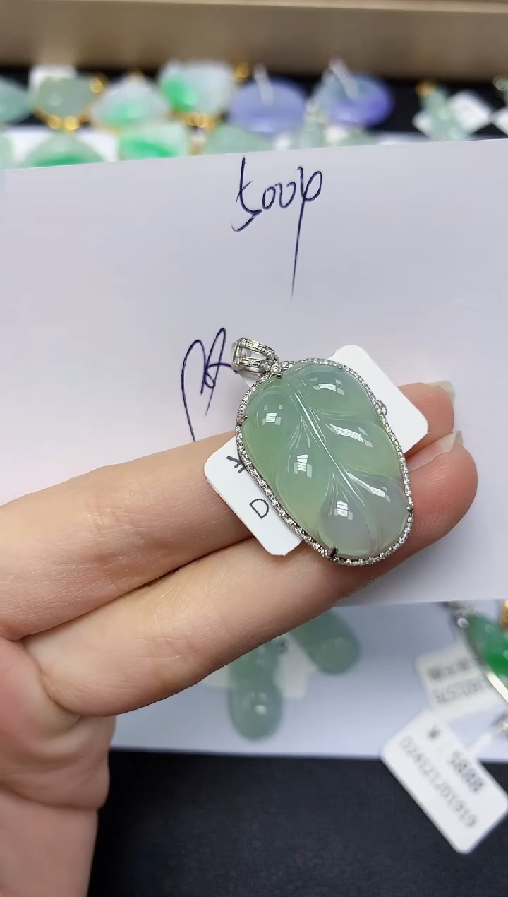 【闪购商品】翡翠18K金镶嵌颈饰天然翡翠A货