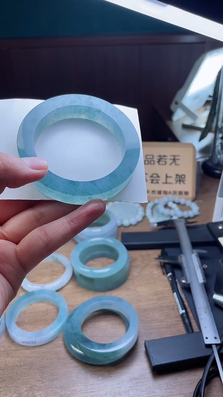 定制翡翠手镯未镶嵌定制