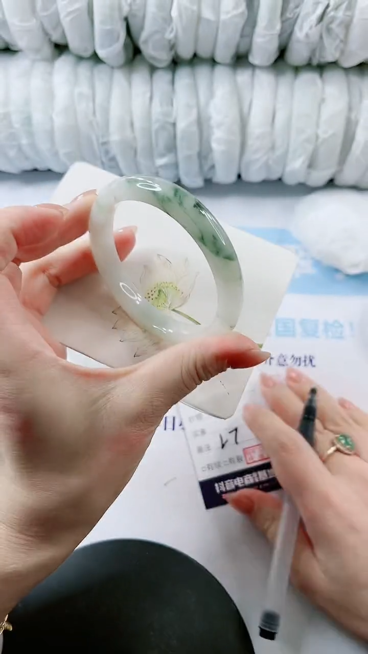 【闪购商品】石英质玉手镯未镶嵌多样性发货L7