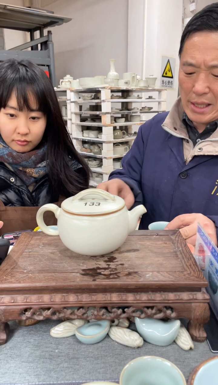 【闪购商品】瓷片月白釉 汉鼓壶  微瑕