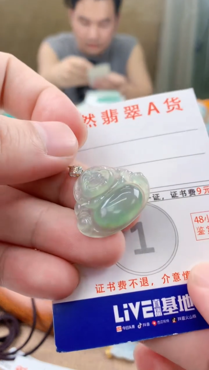 颈饰18K金镶嵌翡翠 天然A货翡翠挂件