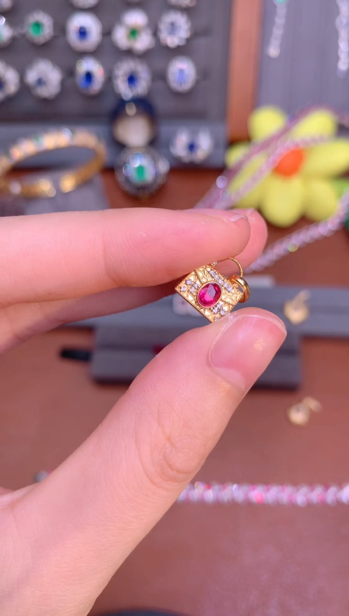 【闪购商品】红宝石吊坠(不含链)18K金镶嵌0.25CT  无烧