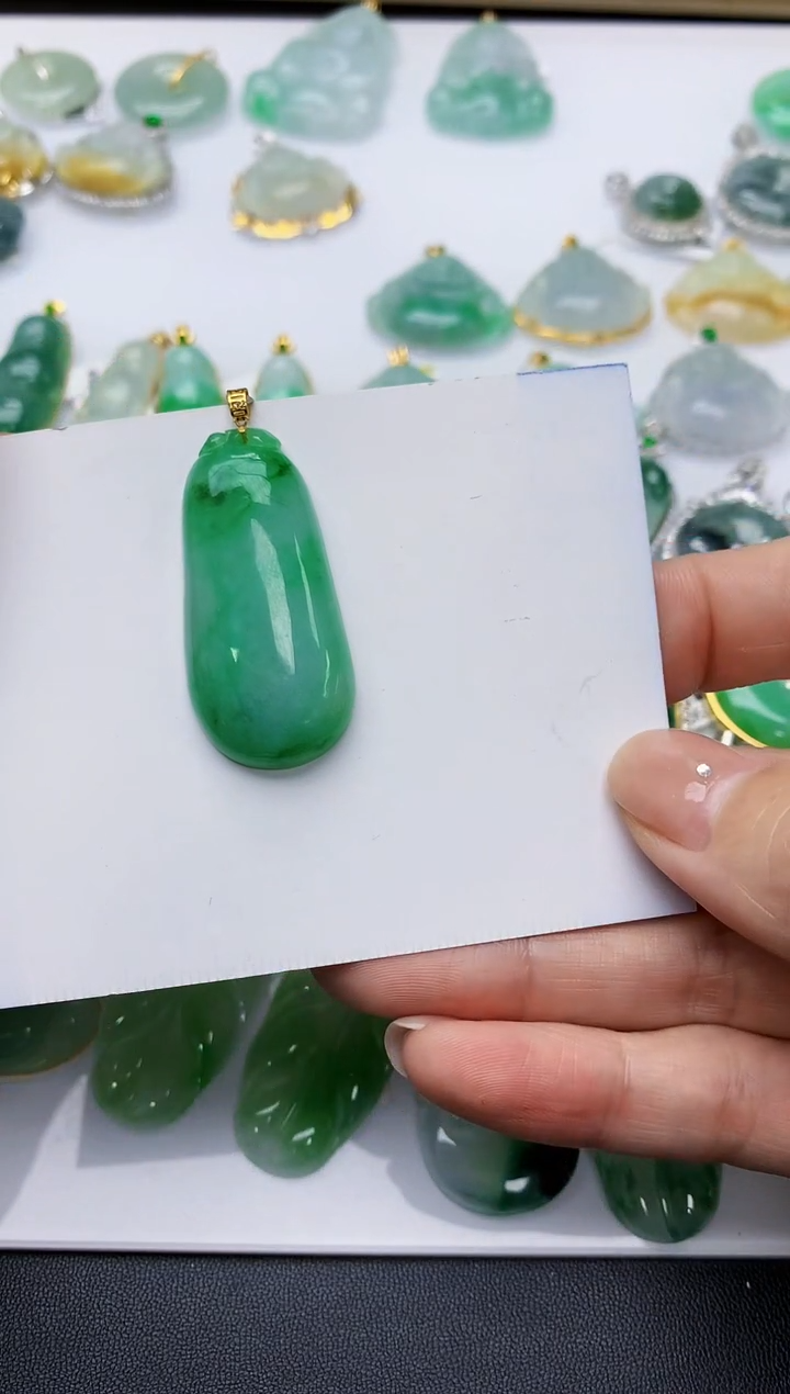 颈饰18K金镶嵌翡翠天然A货