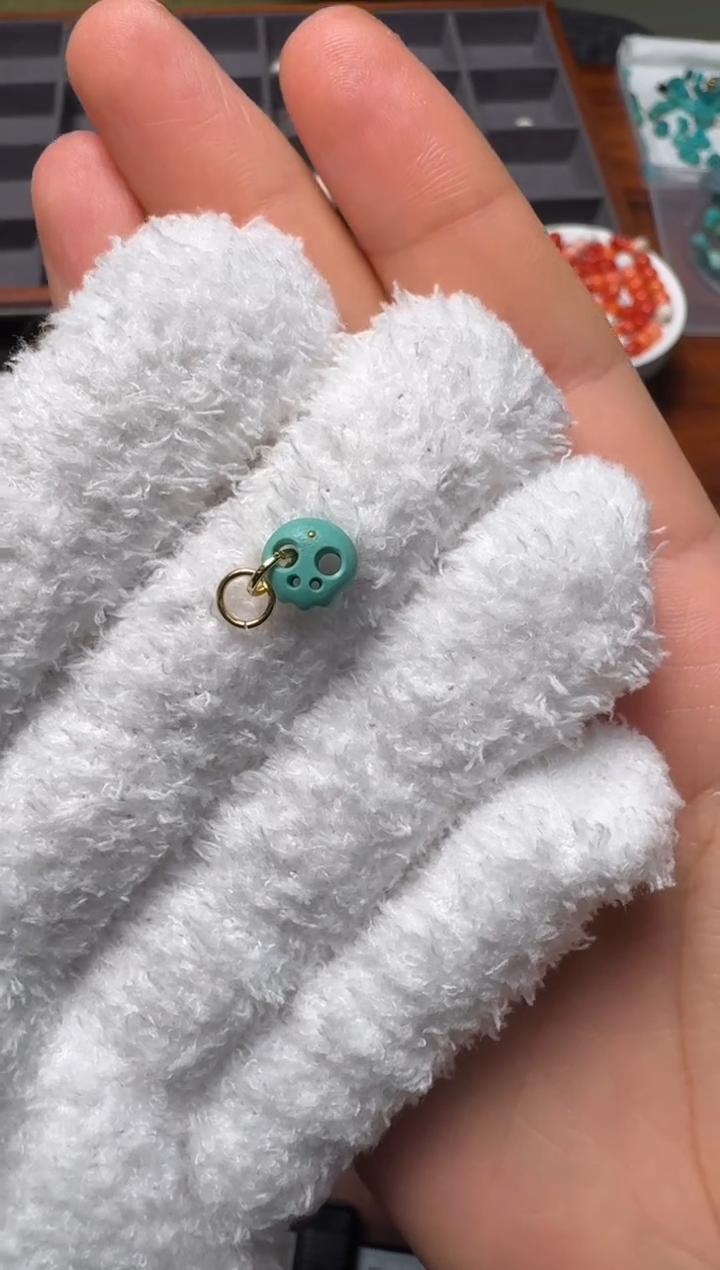 未镶嵌绿松石颈饰雕刻侧挂