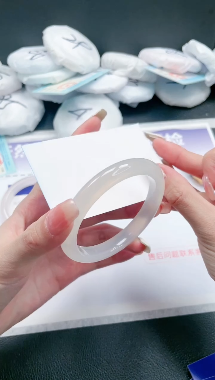 【闪购商品】石英质玉手镯未镶嵌13J33-56