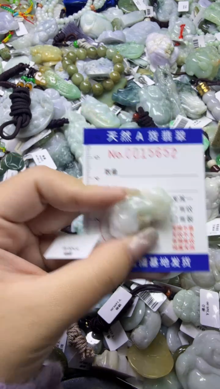 【闪购商品】翡翠颈饰未镶嵌00015652