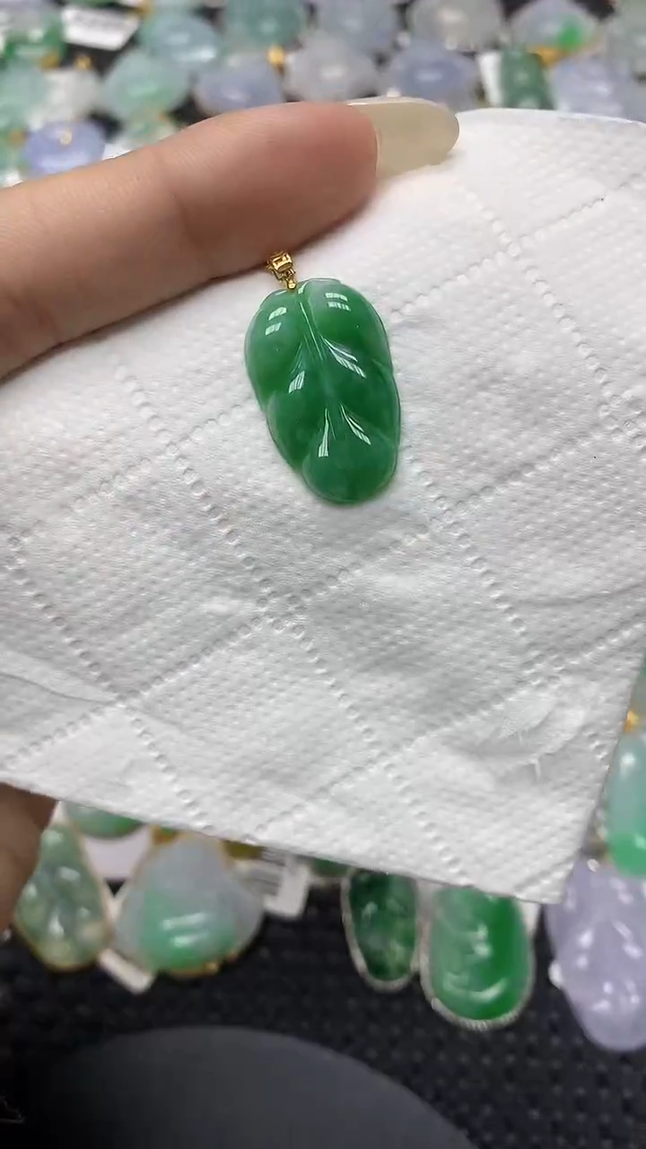 颈饰18K金镶嵌翡翠11111111111