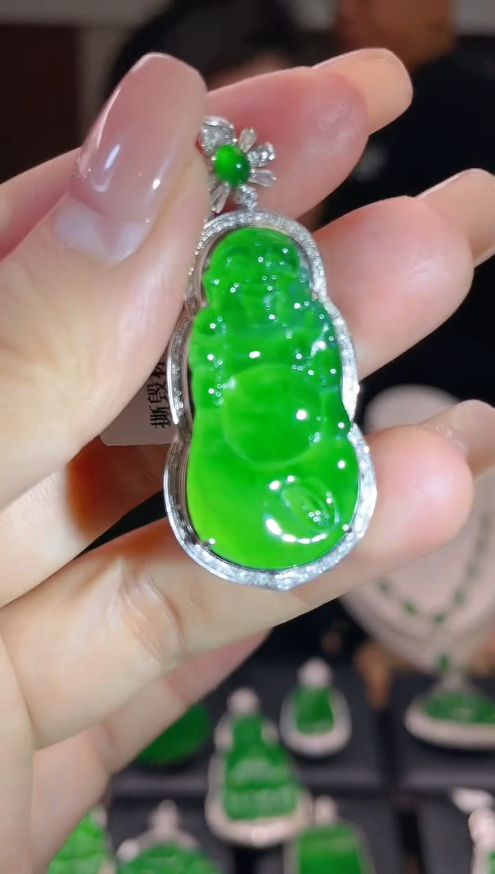 【闪购商品】翡翠颈饰18K金镶嵌翡翠吊坠