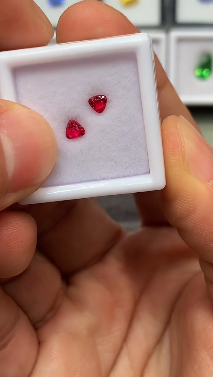 【闪购商品】定制尖晶石裸石未镶嵌三角 绝地一盒2/P 0.37ct