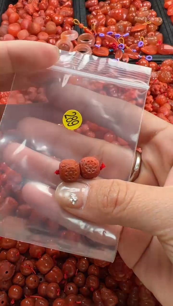 【闪购商品】南红玛瑙颈饰未镶嵌1