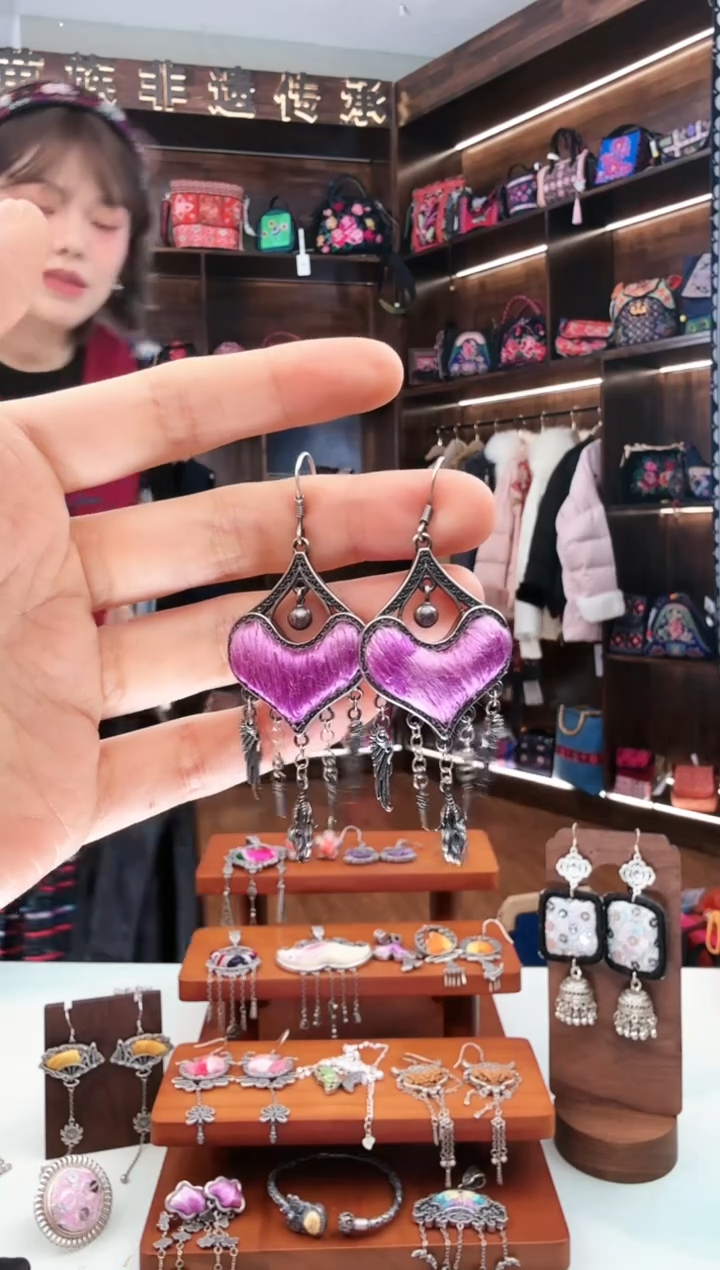 【闪购商品】织绣96蚩梦苗族古绣