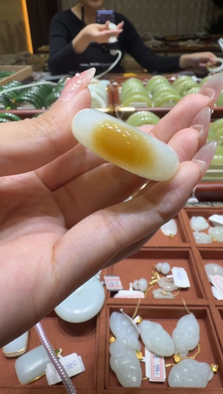 颈饰未镶嵌和田玉挂件