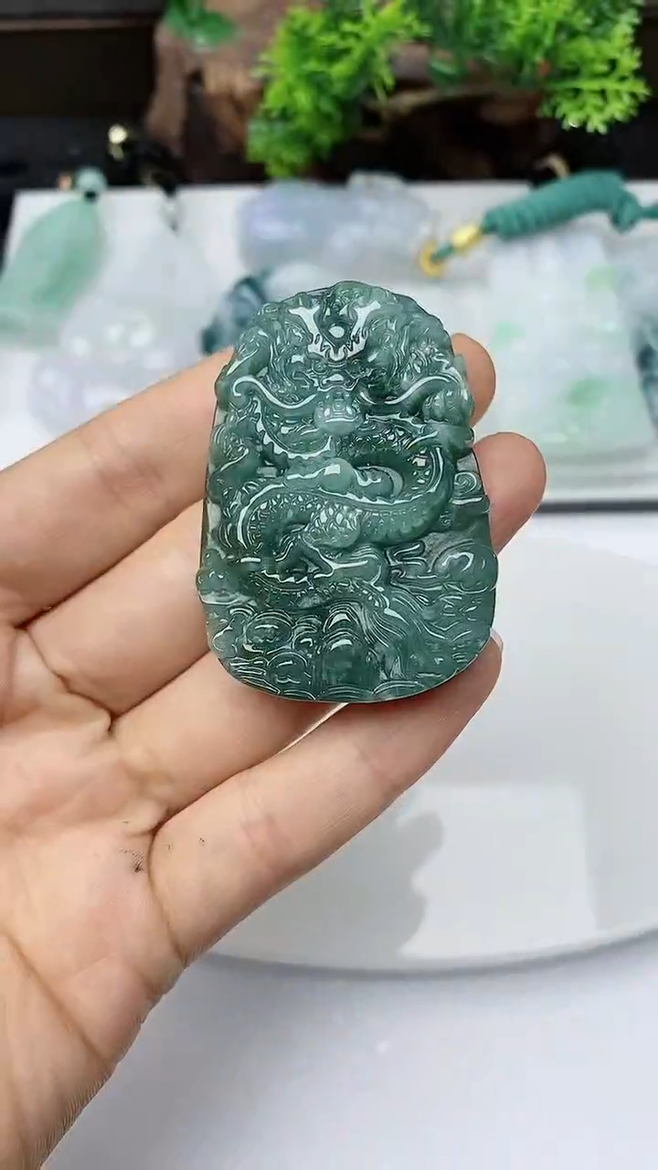 【闪购商品】翡翠颈饰未镶嵌        