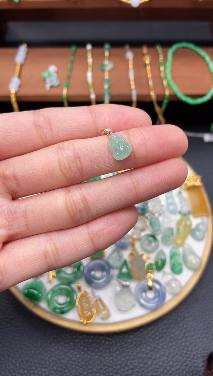 【闪购商品】翡翠吊坠(不含链)18K金镶嵌一个   JK640