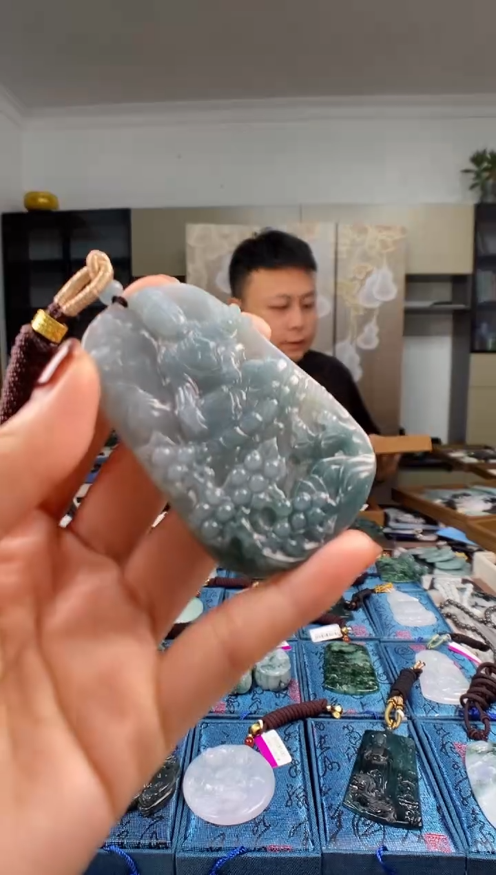 颈饰未镶嵌翡翠多样性发其一