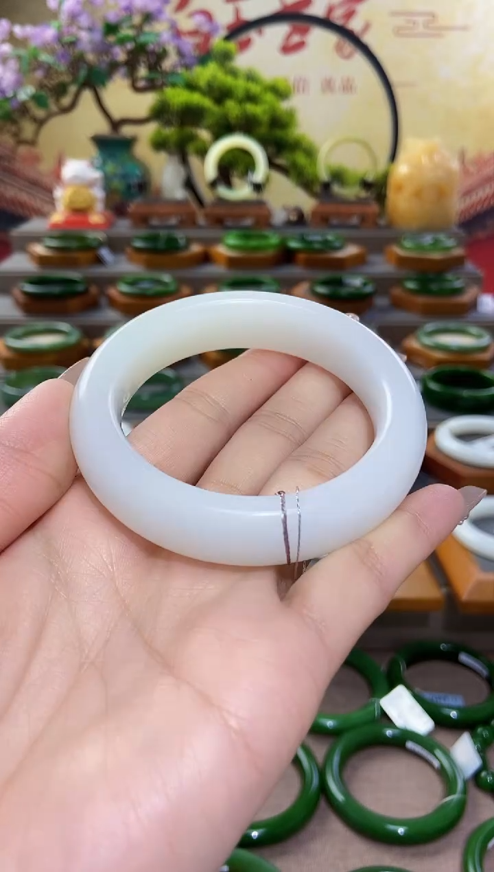 【闪购商品】和田玉手镯未镶嵌和田玉/山流水手镯