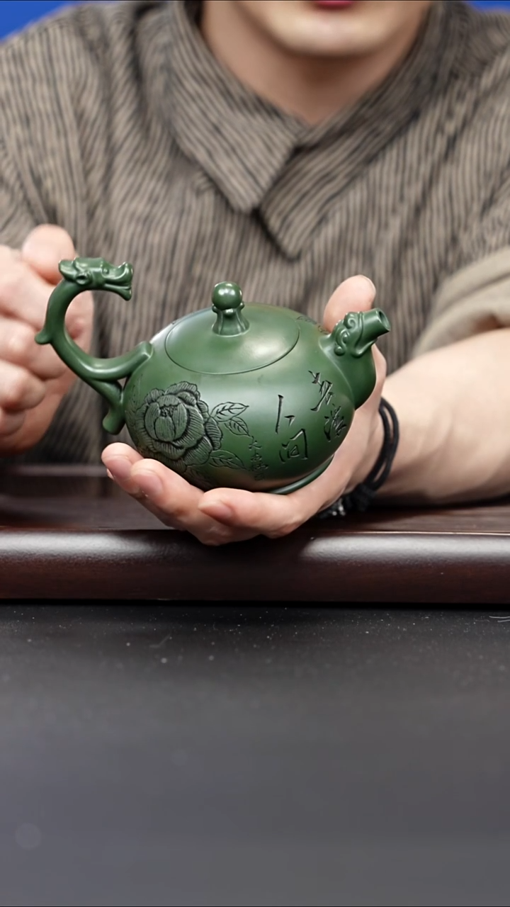 茶壶紫砂宜兴紫砂 牡丹双龙戏珠壶 景舟绿泥 王天营