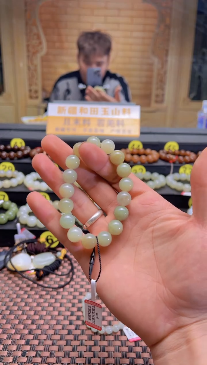 【闪购商品】和田玉手串未镶嵌且末料糖青白卡12手串