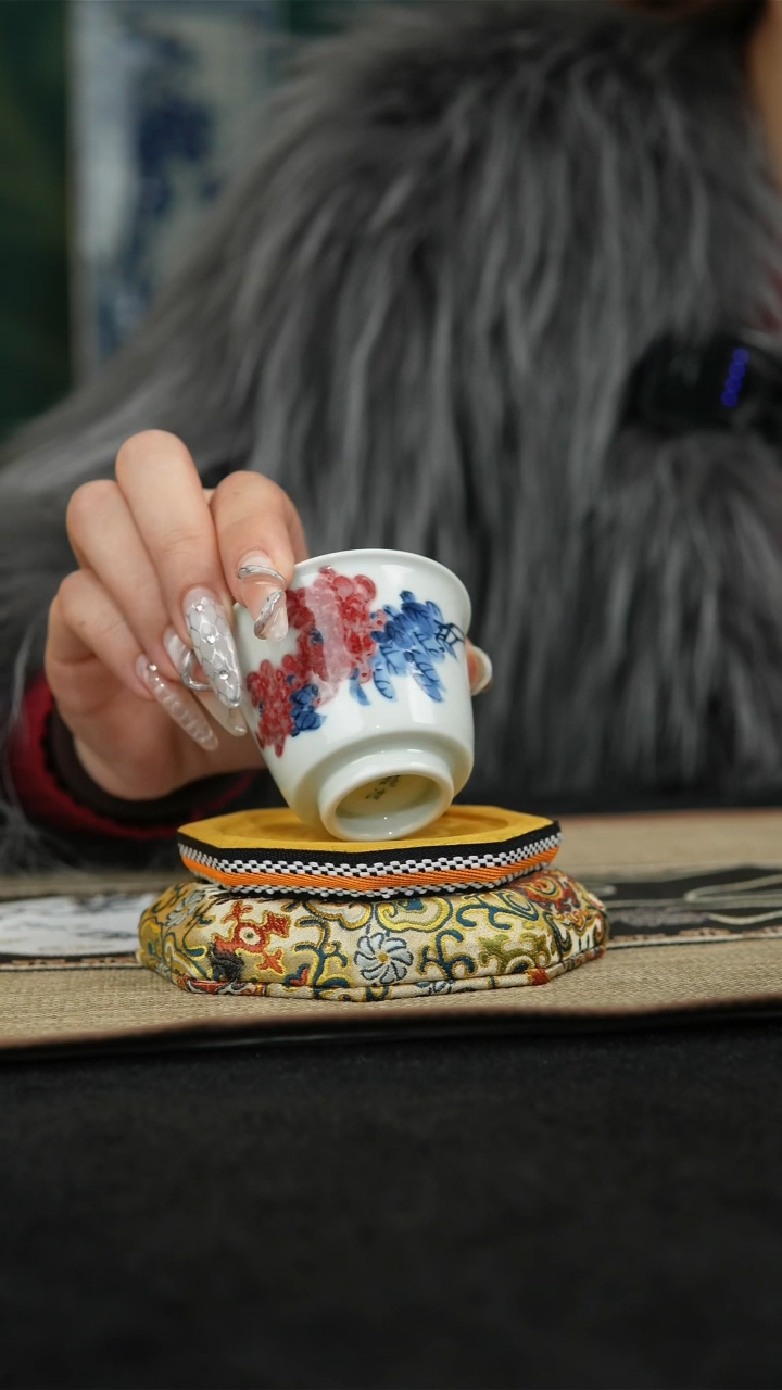 【闪购商品】青花釉里红小主人杯