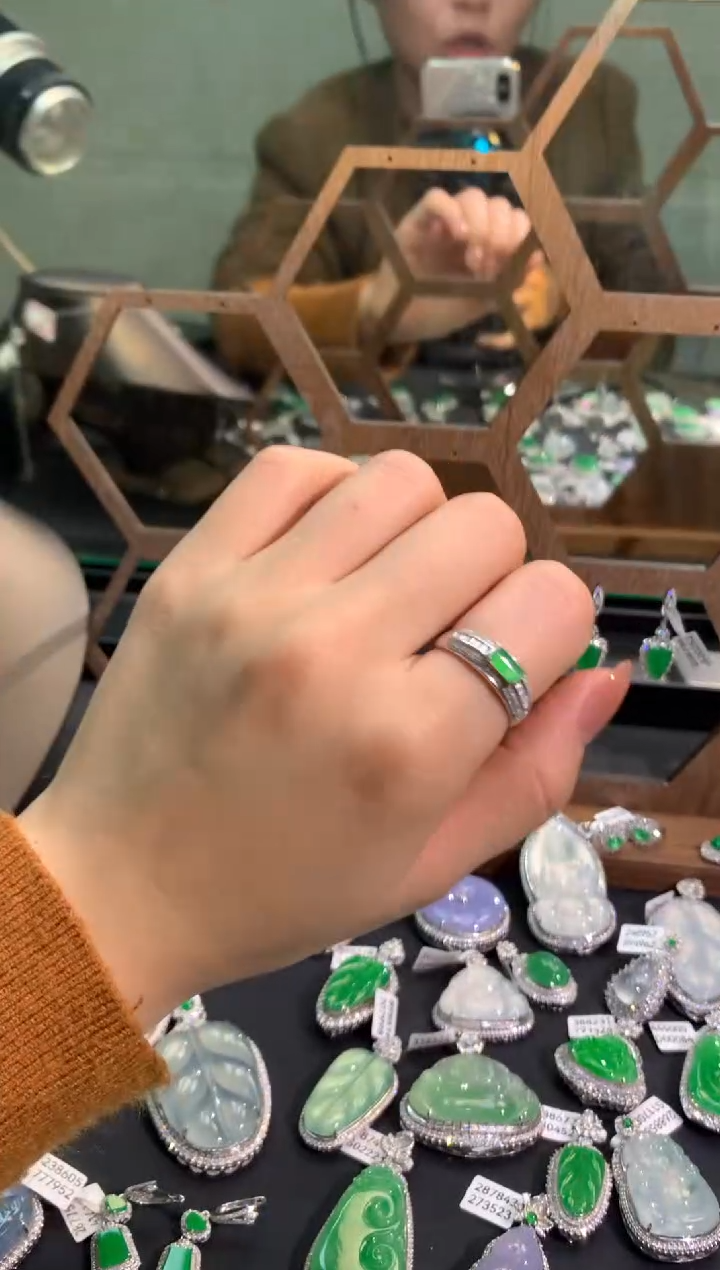 【闪购商品】翡翠吊坠(不含链)18K金镶嵌戒指