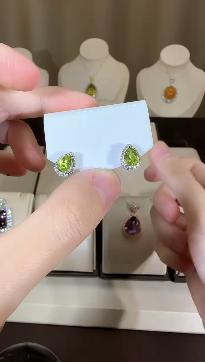 【闪购商品】橄榄石耳饰银S925镶嵌5*7mm耳钉
