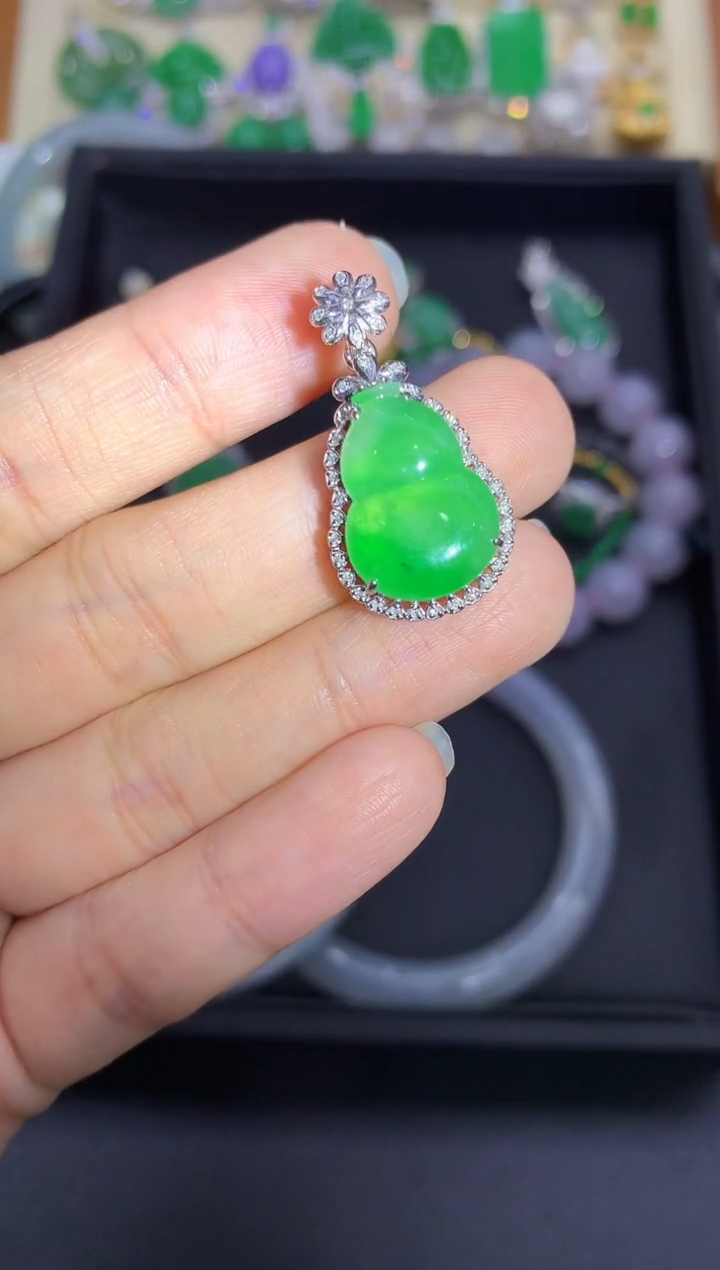 颈饰18K金镶嵌翡翠425中国好珍宝