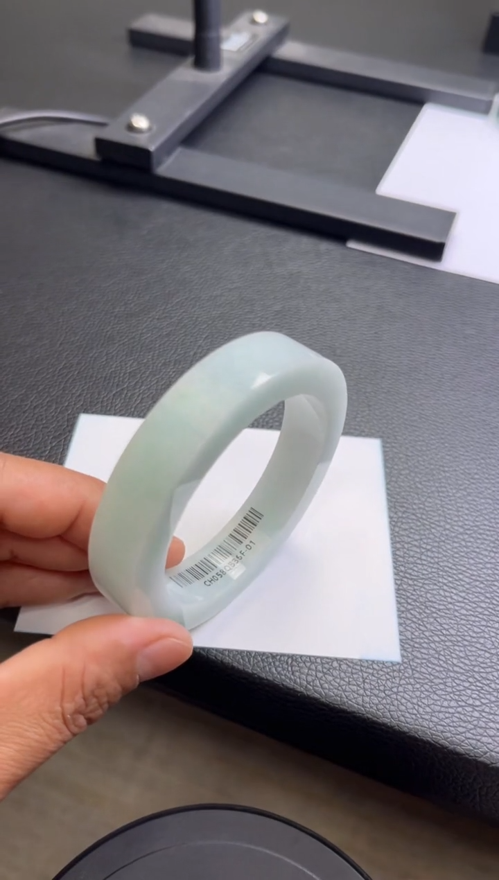 【闪购商品】翡翠手镯未镶嵌手镯不退不换