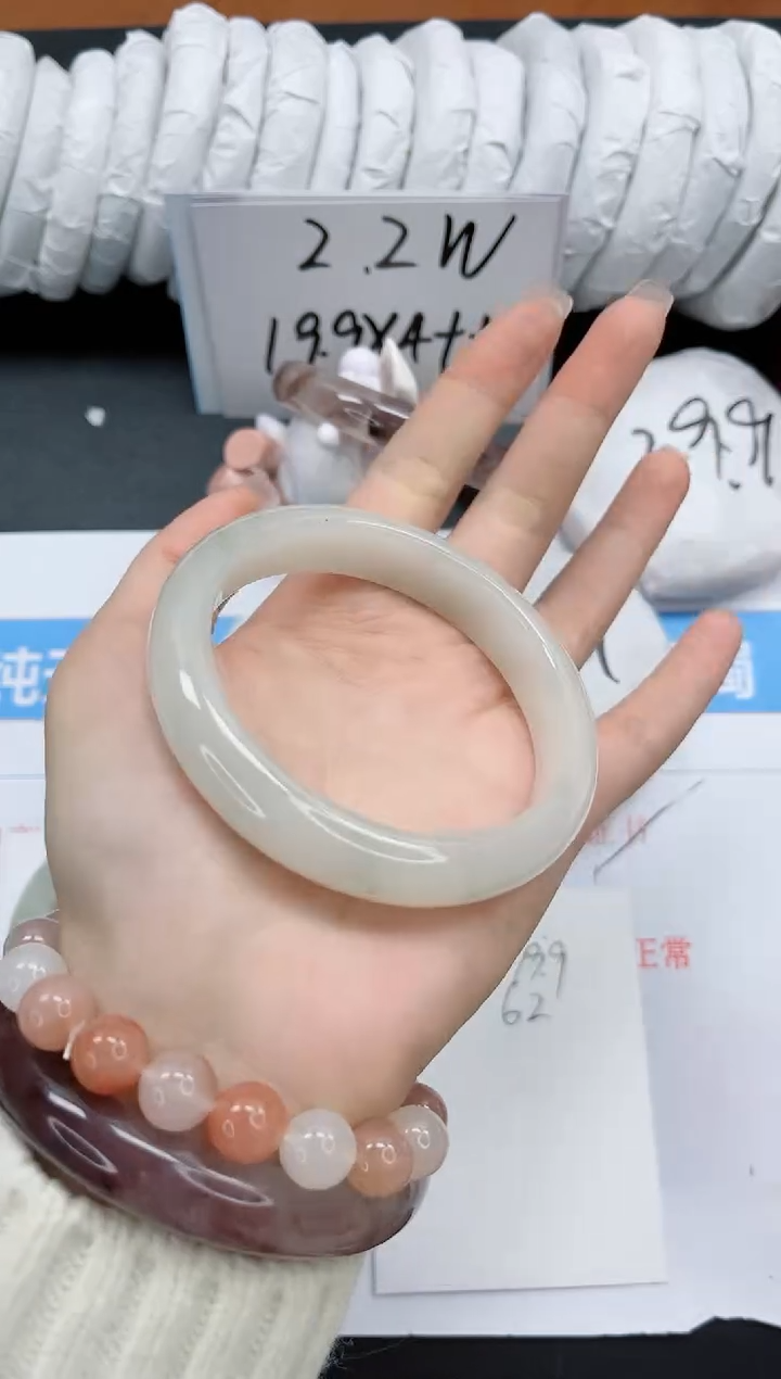 【闪购商品】石英质玉手镯未镶嵌k144-62