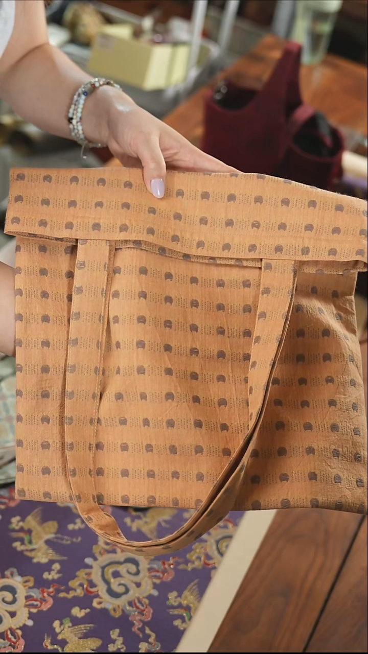 手拎包············