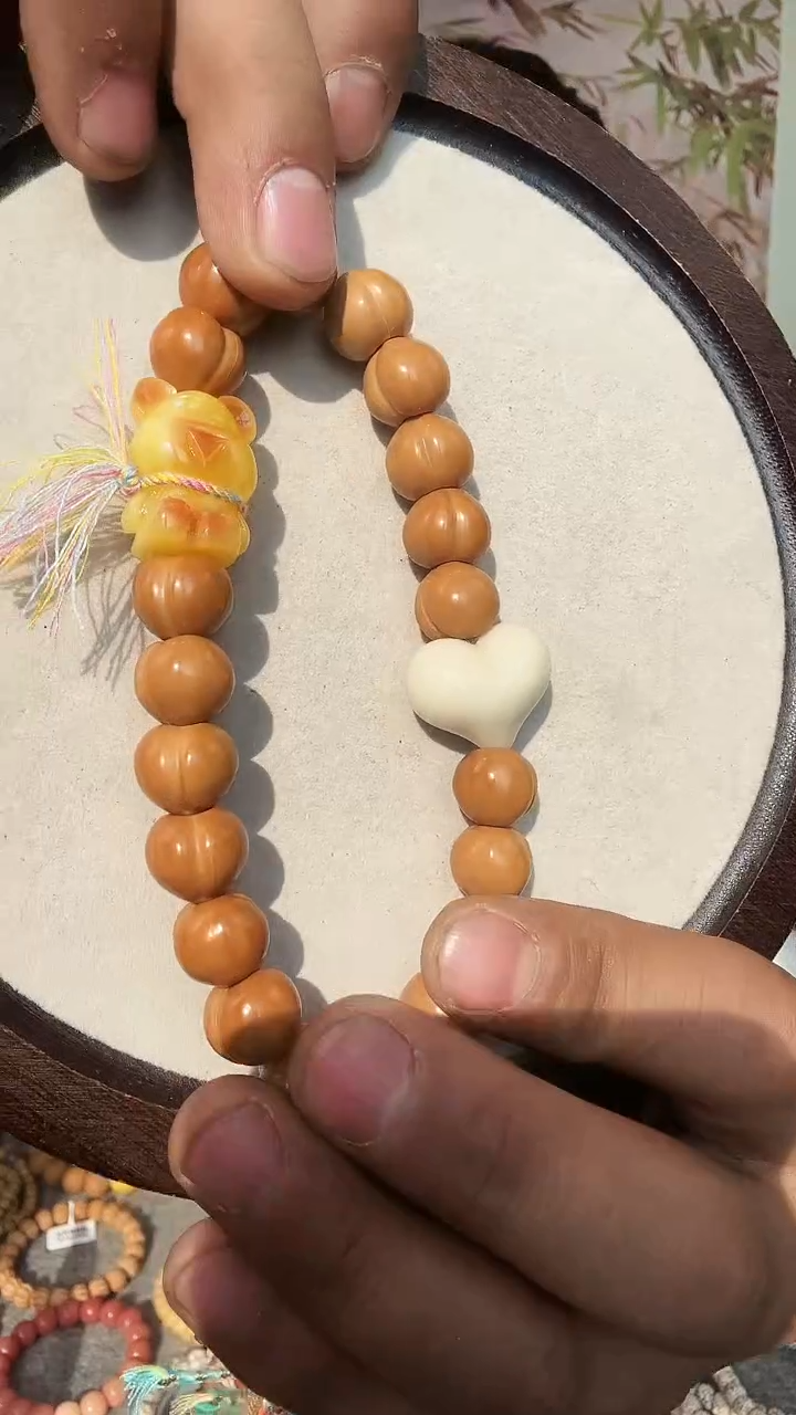 手串猴头核桃屁桃小熊爱心手持