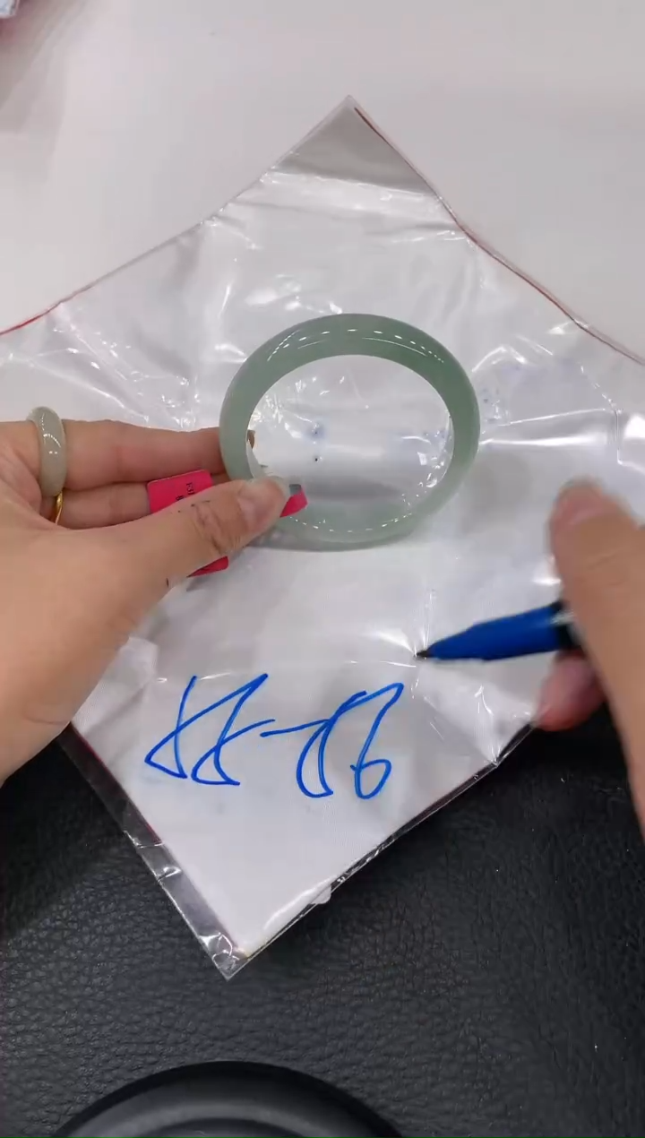 【闪购商品】翡翠手镯未镶嵌手镯