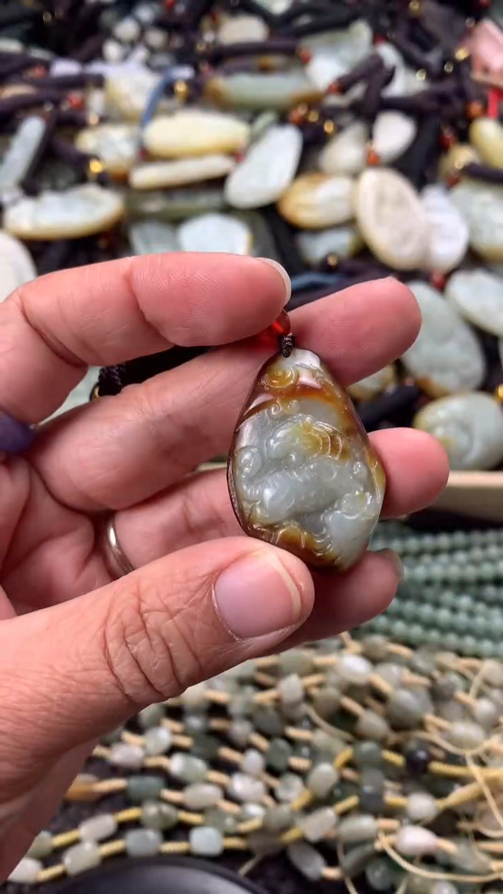 【闪购商品】和田玉颈饰未镶嵌多样性发货没有证书拍一发一有瑕